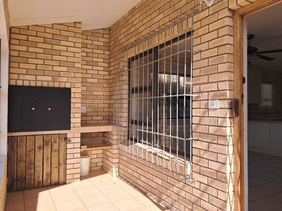 2 Bedroom Property for Sale in Wavecrest Eastern Cape